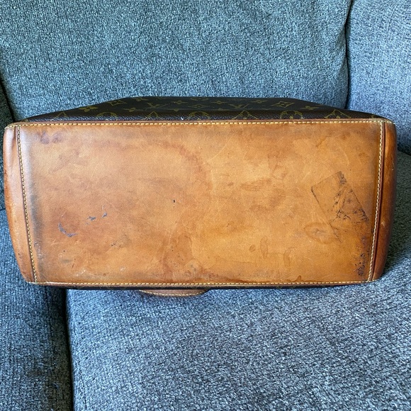 Authentic Louis Vuitton Cabas Mezzo - Picture 6 of 11